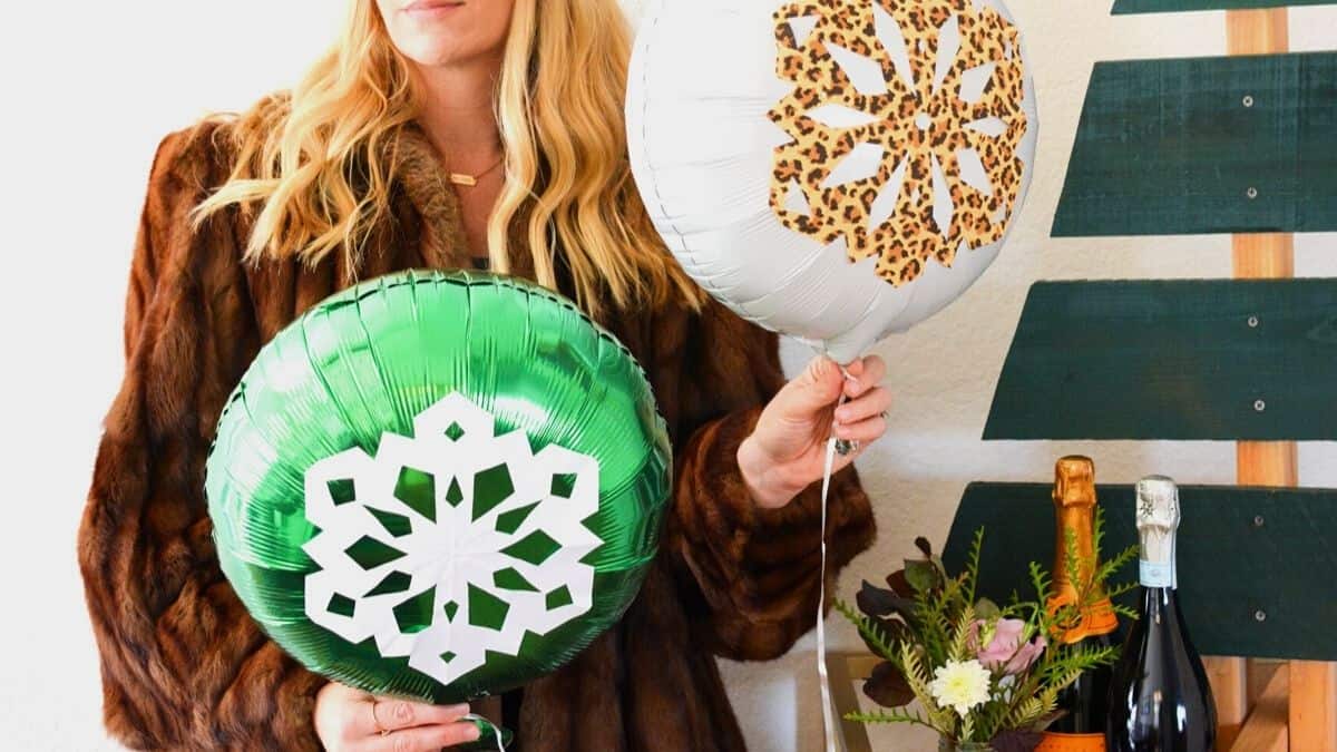 Diy Snowflake Balloons For The Holidays Cupcakes And Cutlery