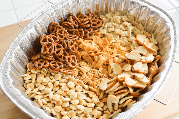 https://www.cupcakesandcutlery.com/wp-content/uploads/2015/10/best-chex-mix-recipe-ever.png