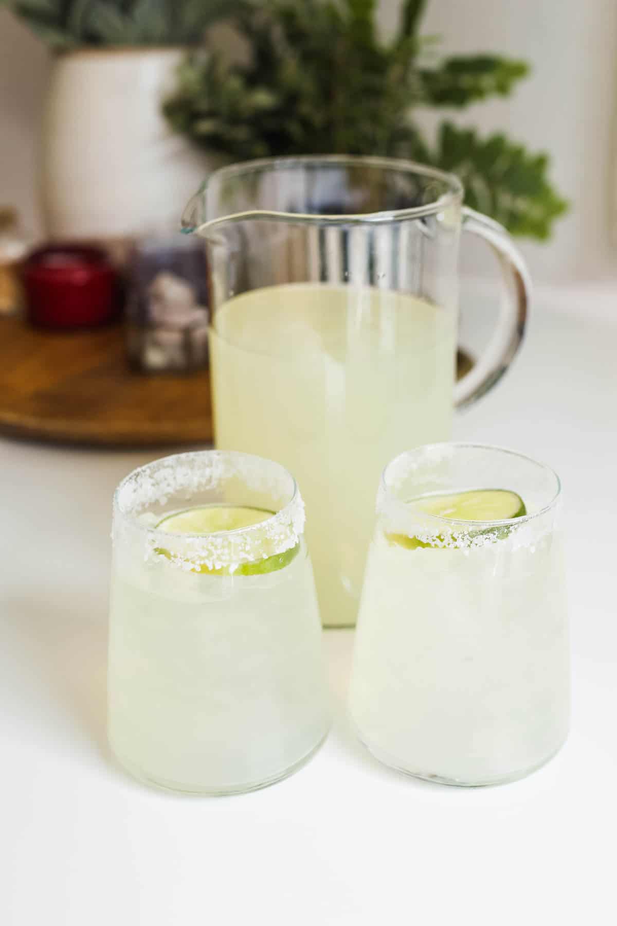 https://www.cupcakesandcutlery.com/wp-content/uploads/2017/04/party-margaritas-by-the-pitcher.jpg