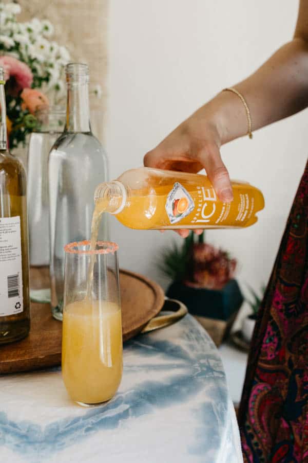 https://www.cupcakesandcutlery.com/wp-content/uploads/2019/03/Sparkling-Ice-and-mixers-make-delicious-non-alcoholic-mimosas.jpg