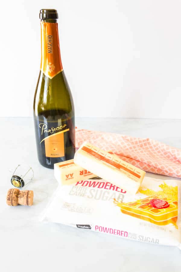 Prosecco with edible gold powder 23kt: a golden idea to celebrate