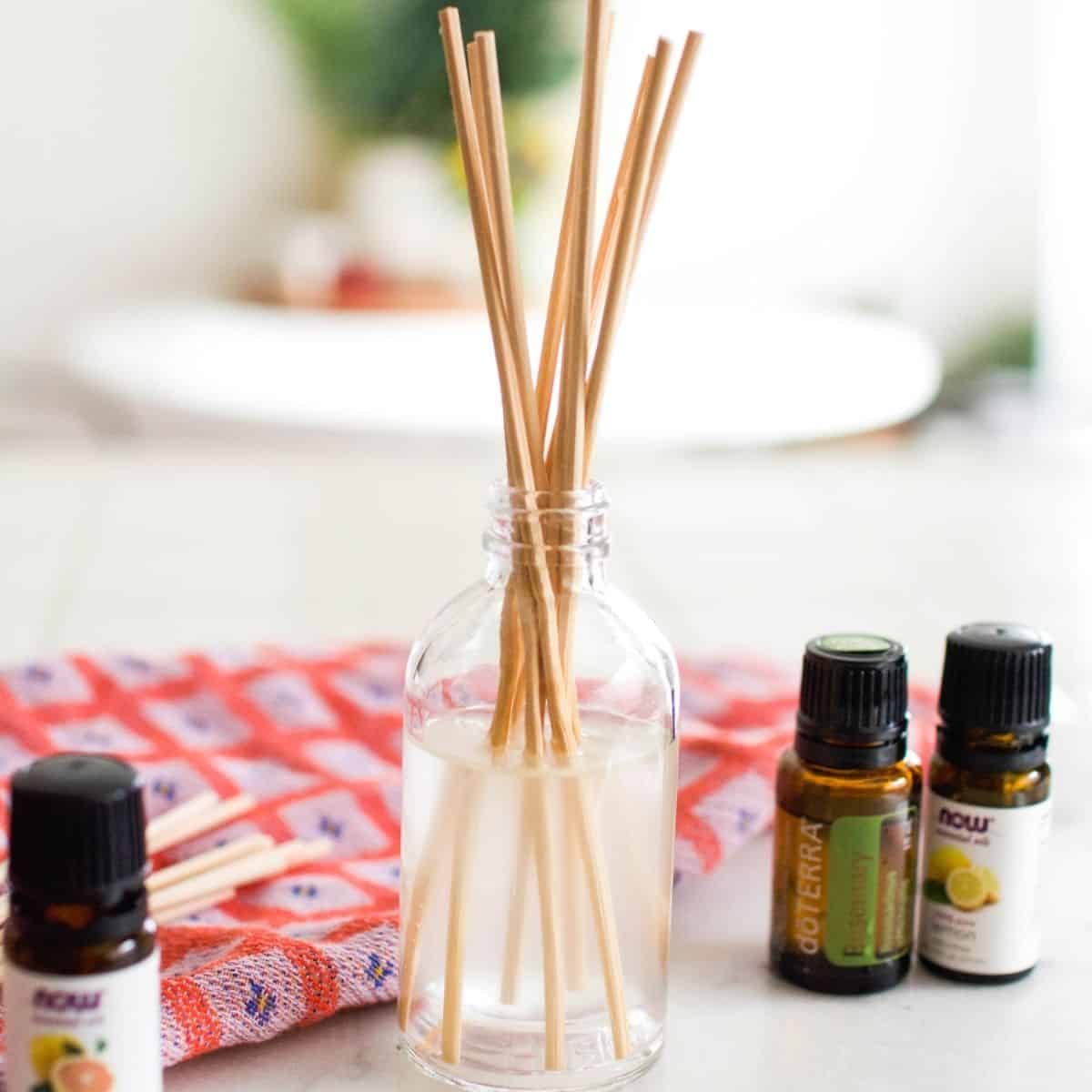 DIY Reed Diffuser {with Recipes for 11 Best Essential Oil Blends} - One  Essential Community