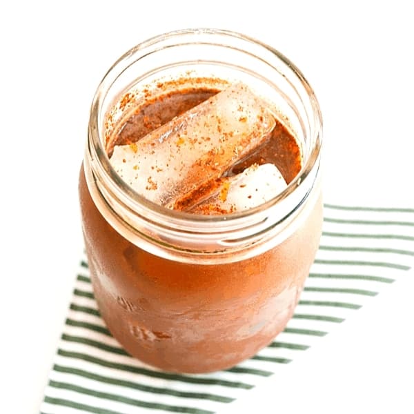 https://www.cupcakesandcutlery.com/wp-content/uploads/2020/10/cinnamon-iced-coffee-with-cold-brew.jpg