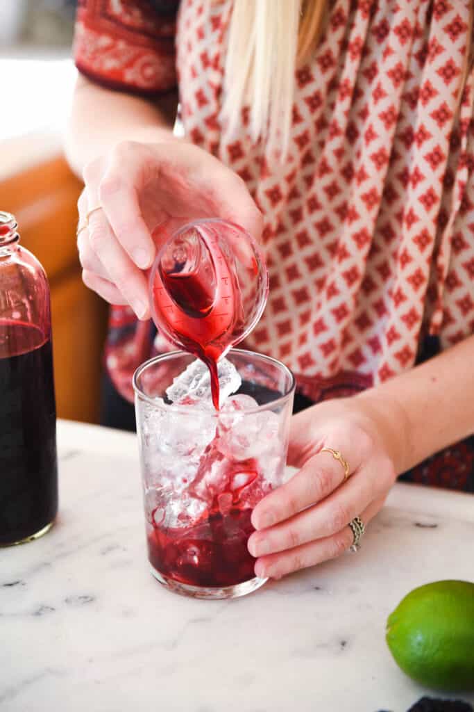 Fruity Blackberry Gin and Tonic Recipe - Cupcakes and Cutlery