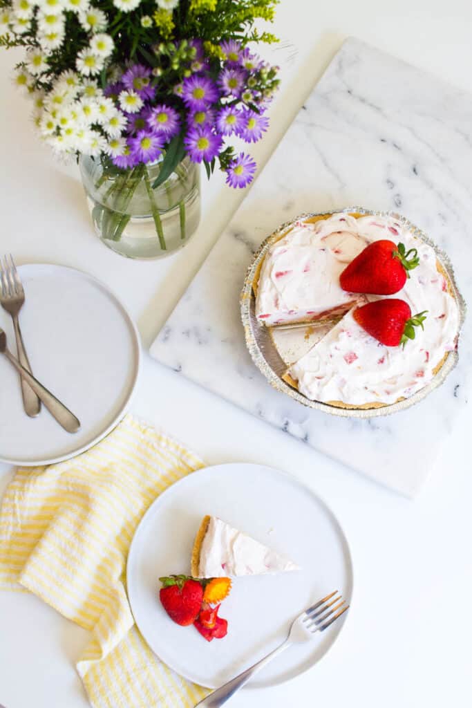 Frozen Strawberry Yogurt Pie Recipe - Cupcakes and Cutlery