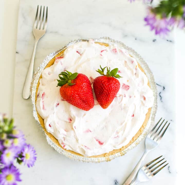 Frozen Strawberry Yogurt Pie Recipe - Cupcakes and Cutlery