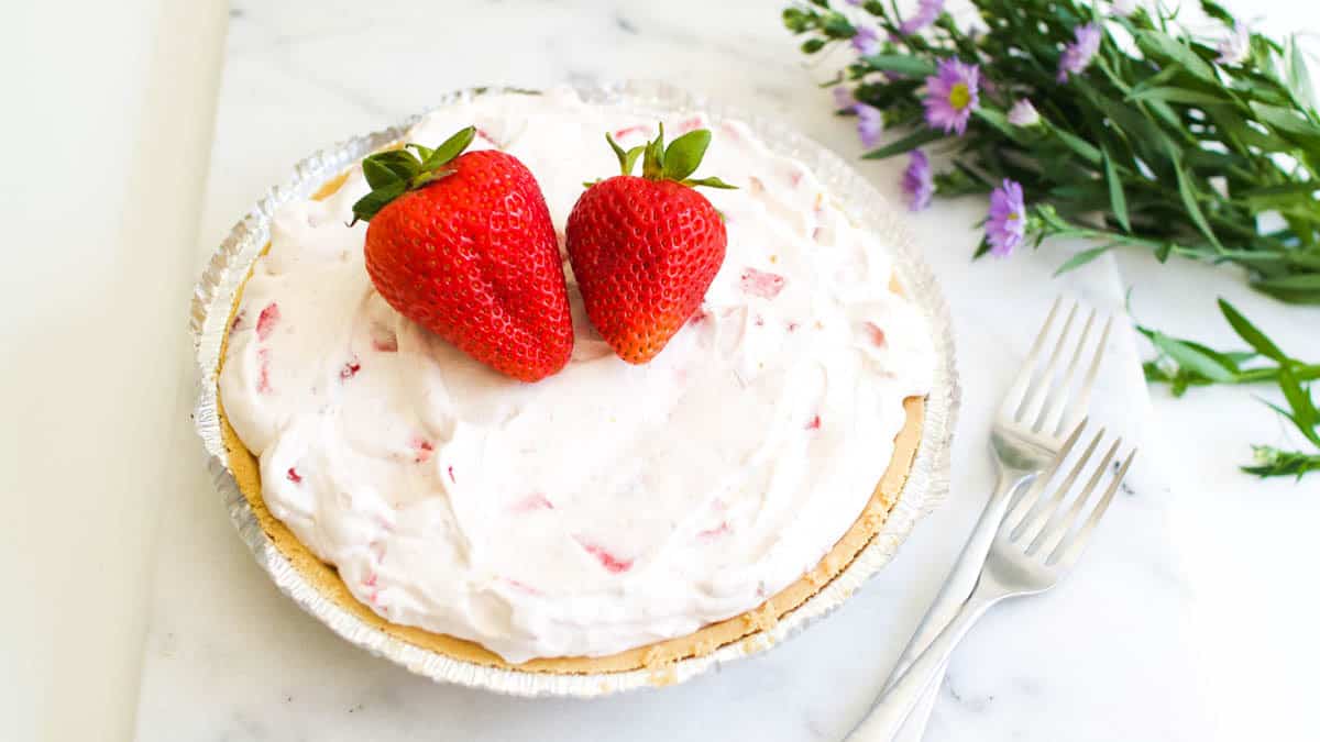 Frozen Strawberry Yogurt Pie Recipe - Cupcakes and Cutlery