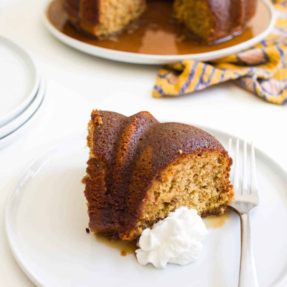 https://www.cupcakesandcutlery.com/wp-content/uploads/2021/11/bourbon-cake-recipe-using-cake-mixfeatured-image.jpg