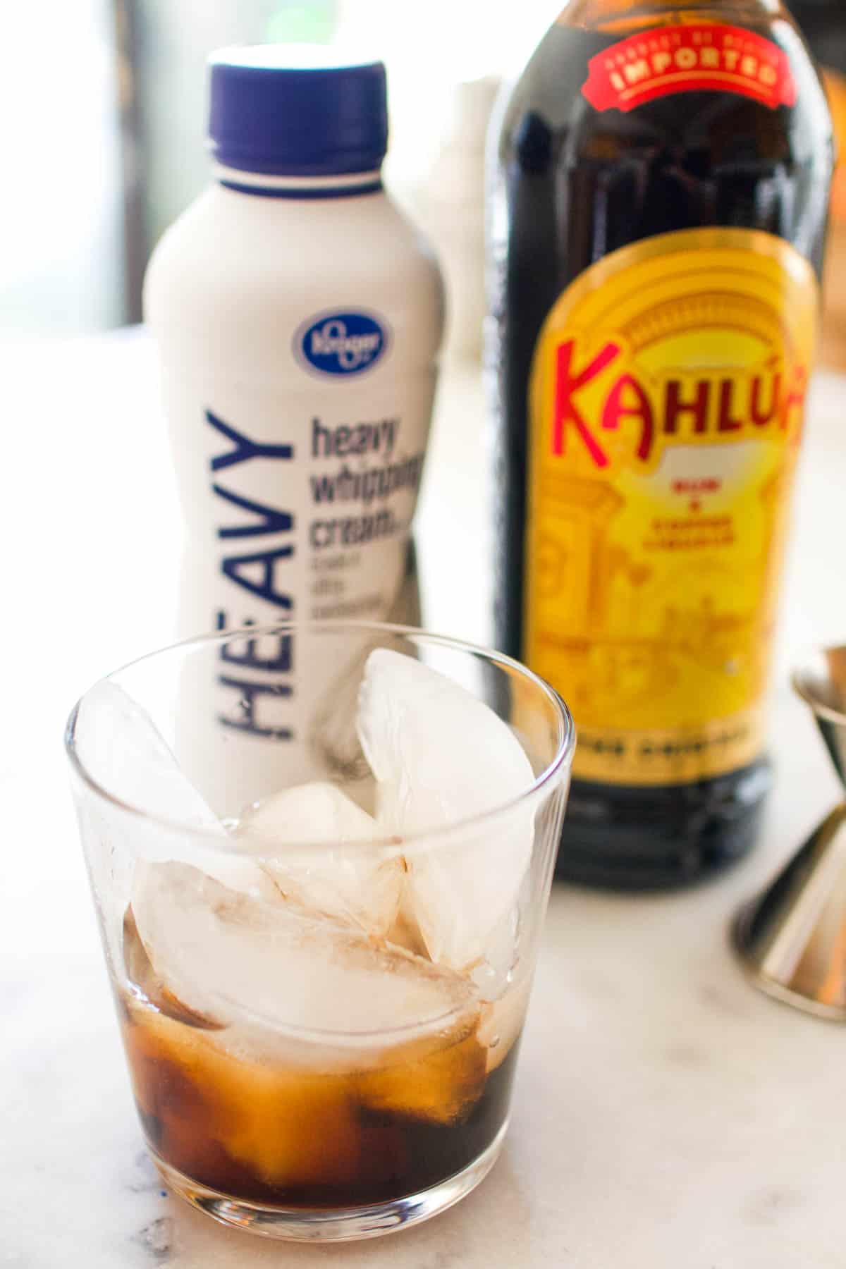 Classic Kahlua White Russian Recipe With Cream - Cupcakes and Cutlery