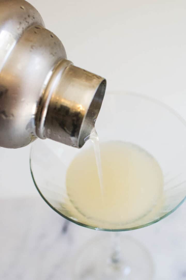 A Simple French Gimlet Recipe for Spring (St Germain Gin Gimlet ...