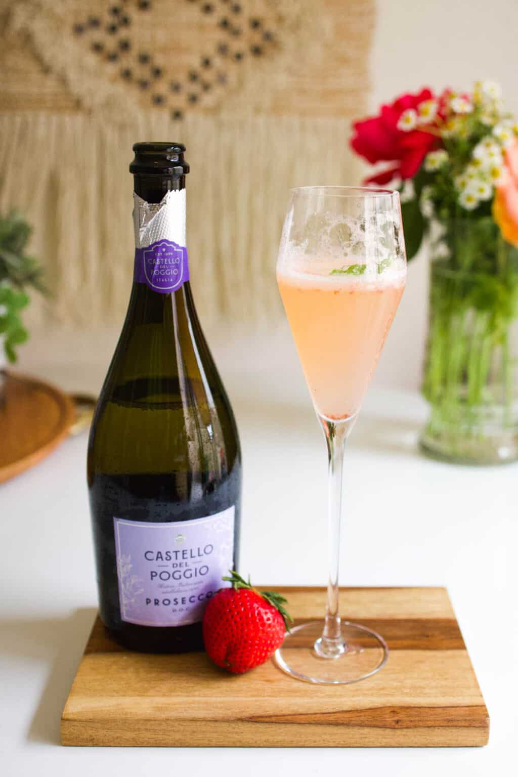 Strawberry Elderflower Prosecco Cocktail Recipe - Cupcakes And Cutlery